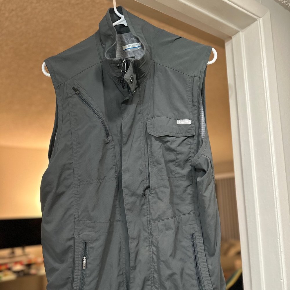 Medium Columbia Grey Vest